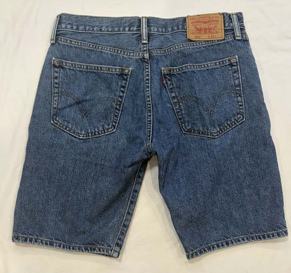 Levi's 505 Denim Shorts Men's 32x10 Blue Med Wash Straight Fit 100% Cotton